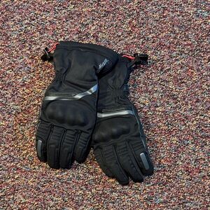 Black Winter Men’s Gloves with Insulated Shell
